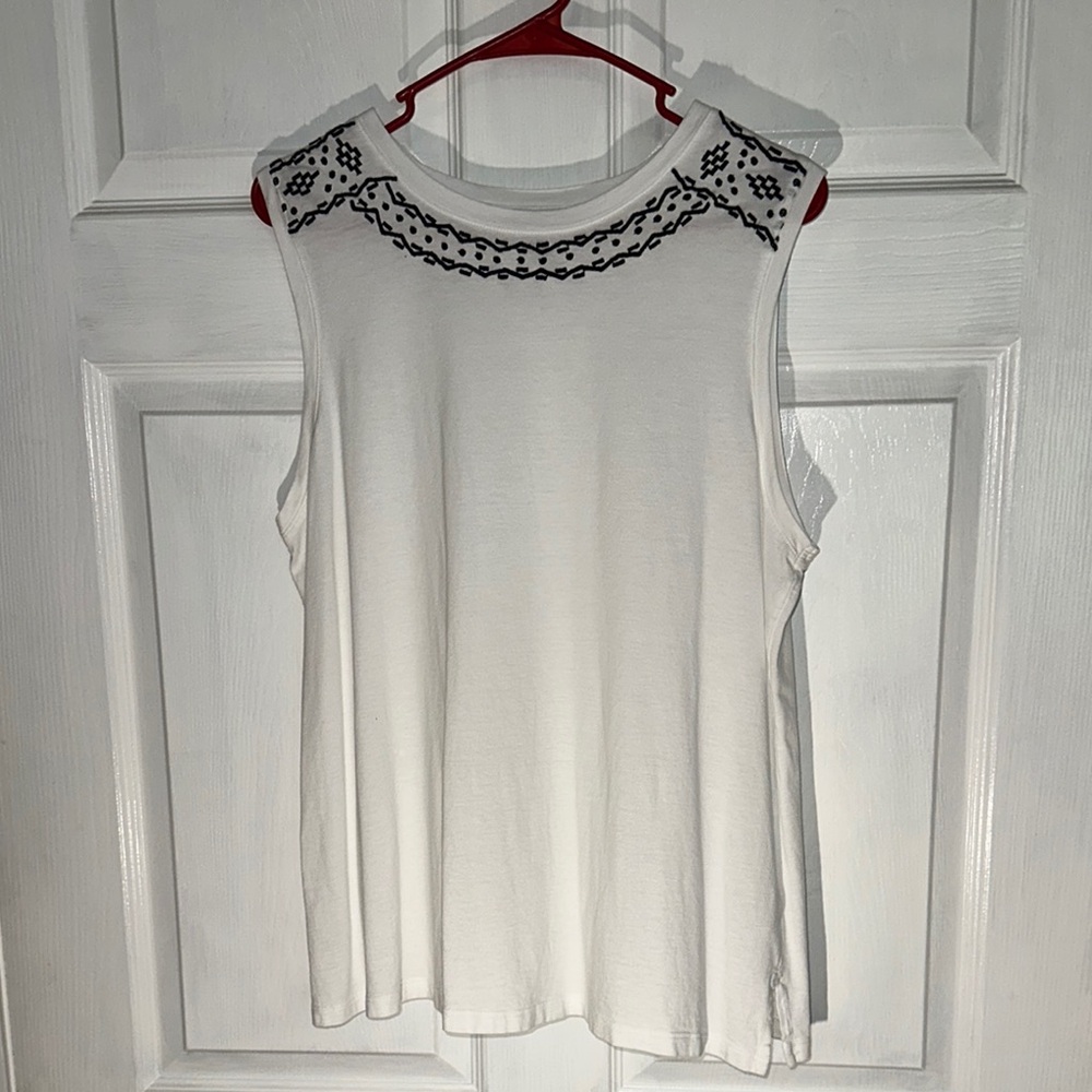 Banana Republic Embroidered White Sleeveless Top Large